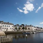 Vue Imprenable Sur Le Port, Charmant Et Clair!