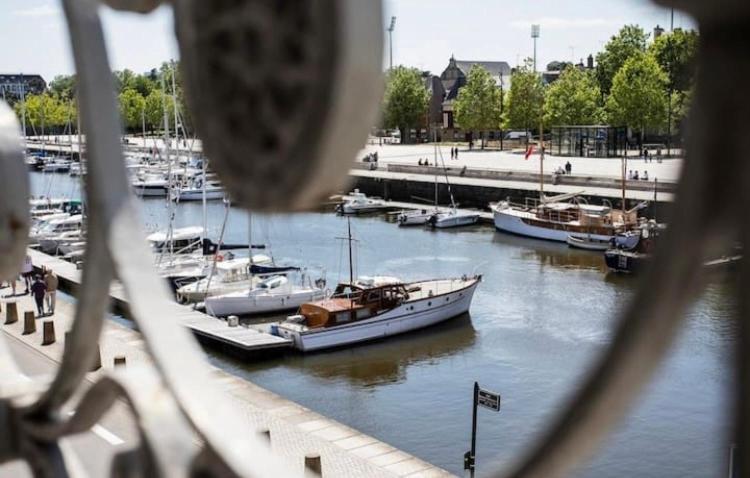 Appartement Vue Imprenable Sur Le Port, Et Clair!