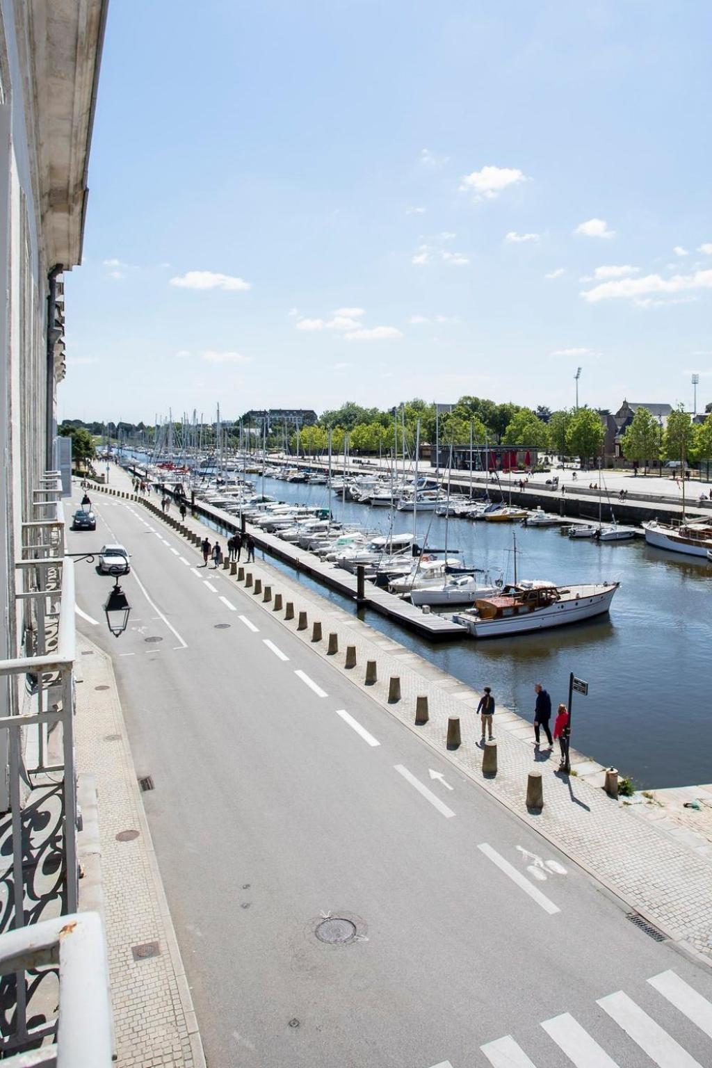 Vue Imprenable Sur Le Port, Et Clair! Appartement